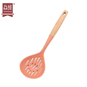 2022 New Products Heat Resistant Kitchen Accessories Utensils Kitchen Gadgets Silicone Cooking Skimmer With Wood Handle