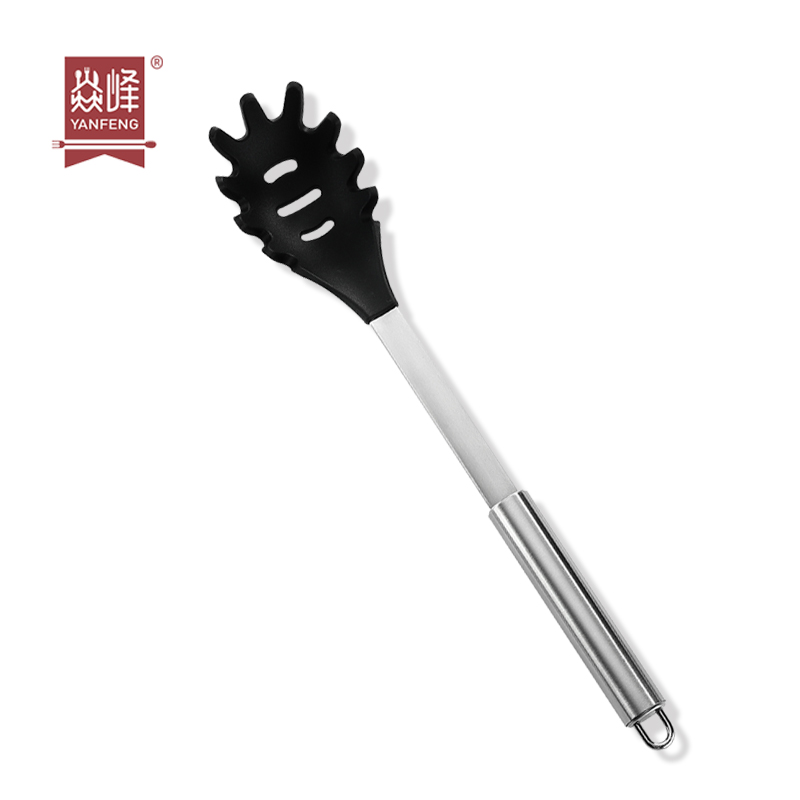 High Quality Stainless Steel Slotted Spaghetti Strainer Server Spoon Kitchen Accessories Silicone Pasta Spaghetti Server