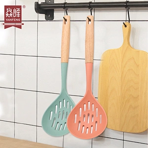 2022 New Products Heat Resistant Kitchen Accessories Utensils Kitchen Gadgets Silicone Cooking Skimmer With Wood Handle