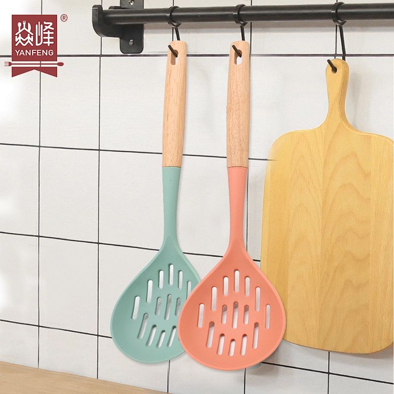 2022 New Products Heat Resistant Kitchen Accessories Utensils Kitchen Gadgets Silicone Cooking Skimmer With Wood Handle