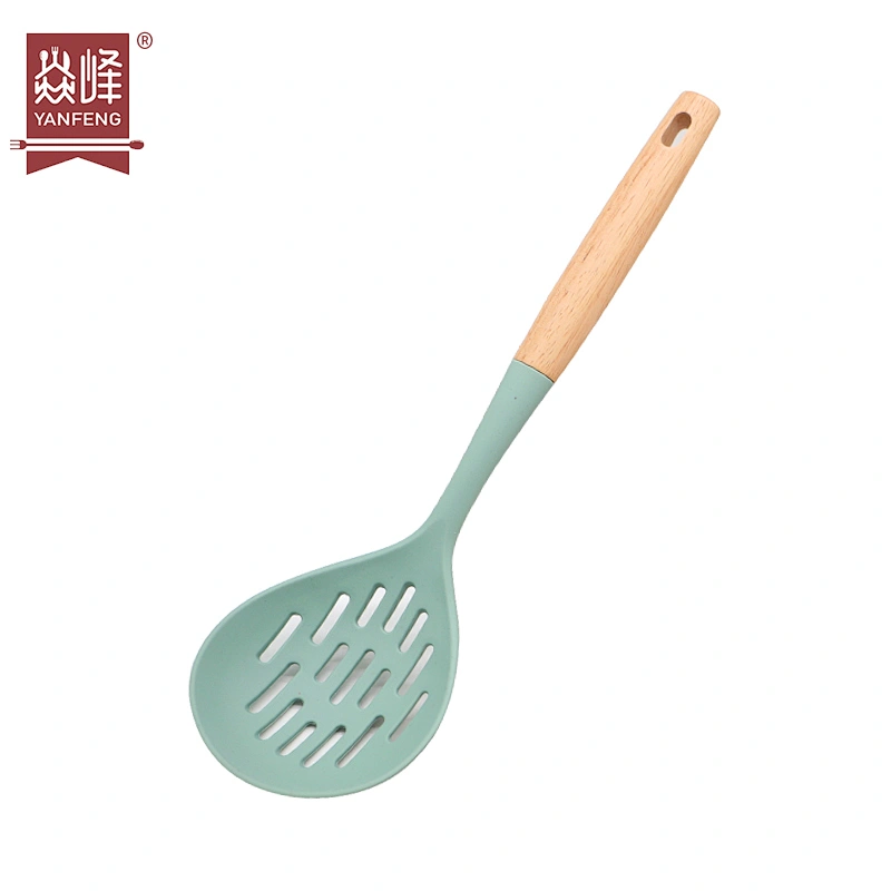 2022 New Products Heat Resistant Kitchen Accessories Utensils Kitchen Gadgets Silicone Cooking Skimmer With Wood Handle