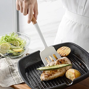 13pcs In 1 Set Wooden Handle Kitchenware Non Stick Kitchen Accessories Silicone Cooking Kitchen Utensil Set