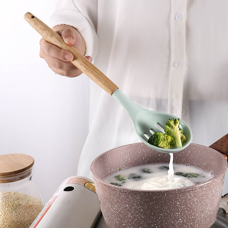How to maintain and care silicone wood kitchen utensils