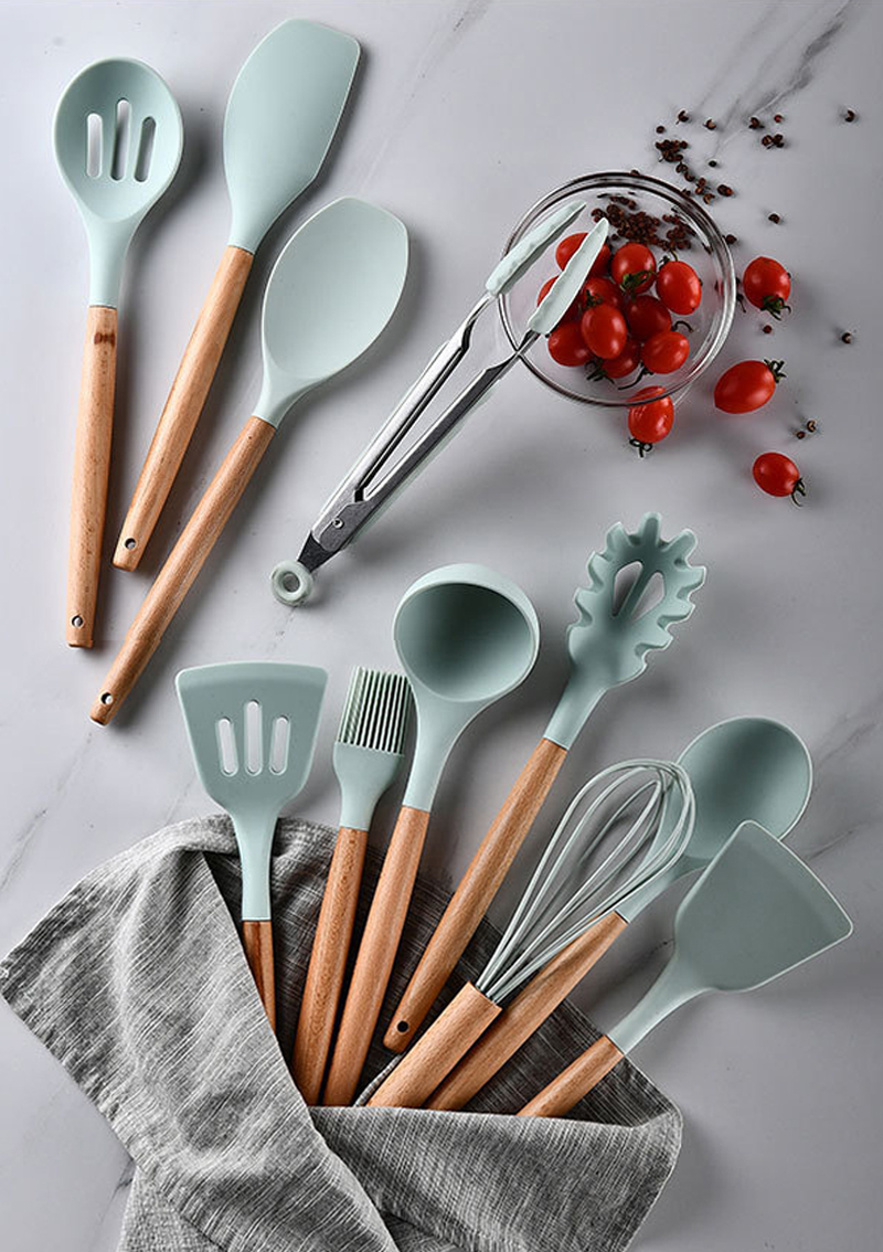 The set of silicone utensils