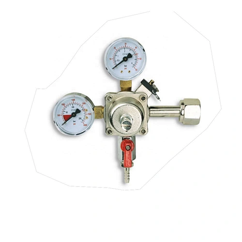 Beer CO2 regulators for dispensing beer