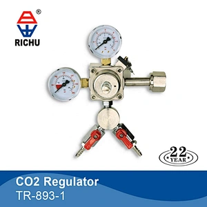 Beer CO2 regulators for dispensing beer