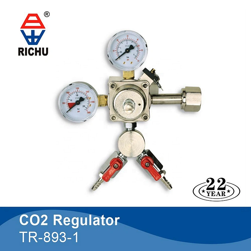 Beer CO2 regulators for dispensing beer