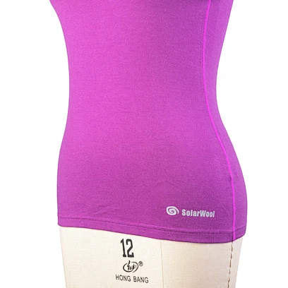 the hem of the Women's Merino Wool O-Neck T-shirt