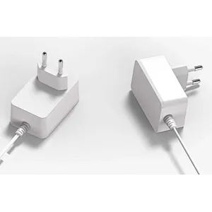 El adaptador de corriente al por mayor 12v1a se aplica a la fuente de alimentación de la pared del enrutador de la cámara CCTV con luz LED con buena calidad