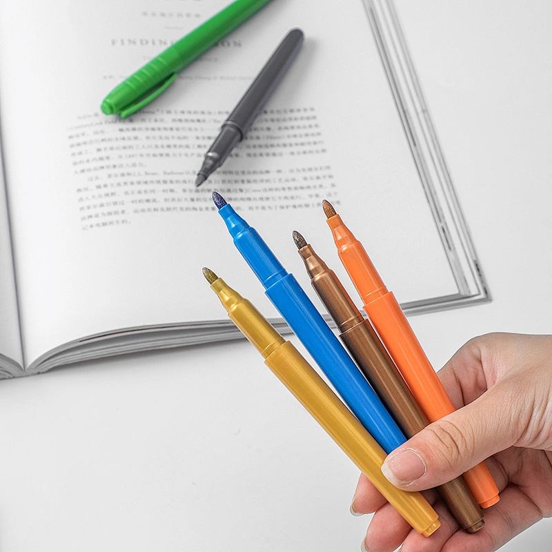 Premium Quality Water Based Craft Work Pen Gold and Silver Metallic Permanent Marker Pen