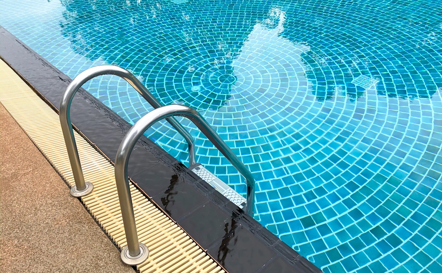Why Buy Your Swimming Pool Ladder from Neckarpool?