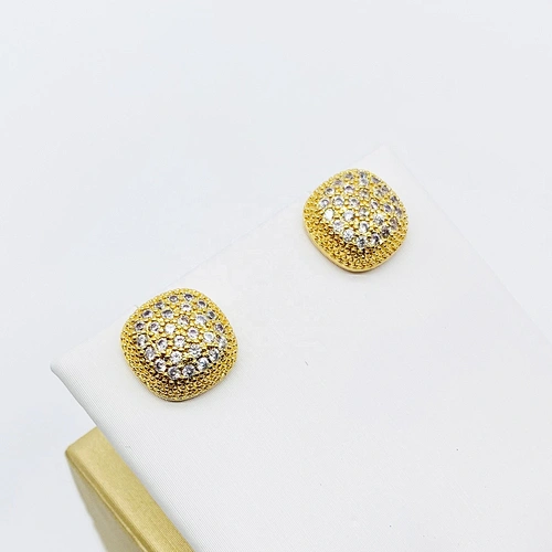 small round stud earrings