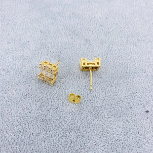 Brilliant Zirconia Stud Earrings