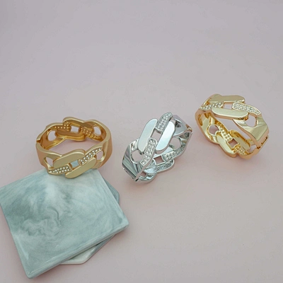 Pulseras y brazaletes