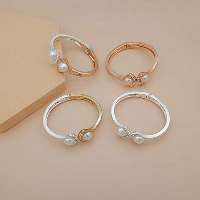 brazalete con dijes