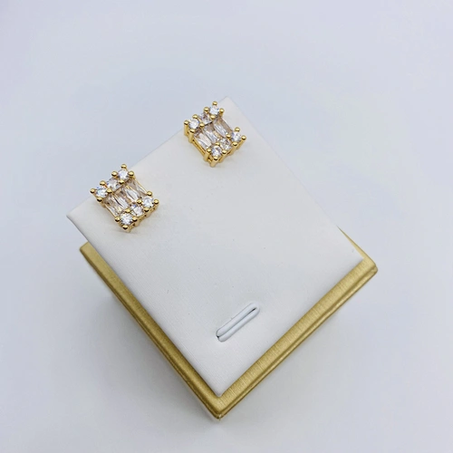 Brilliant Zirconia Stud Earrings
