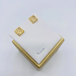 small round stud earrings