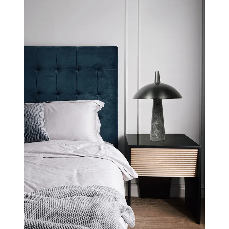 Arc metal lampshade table lamp