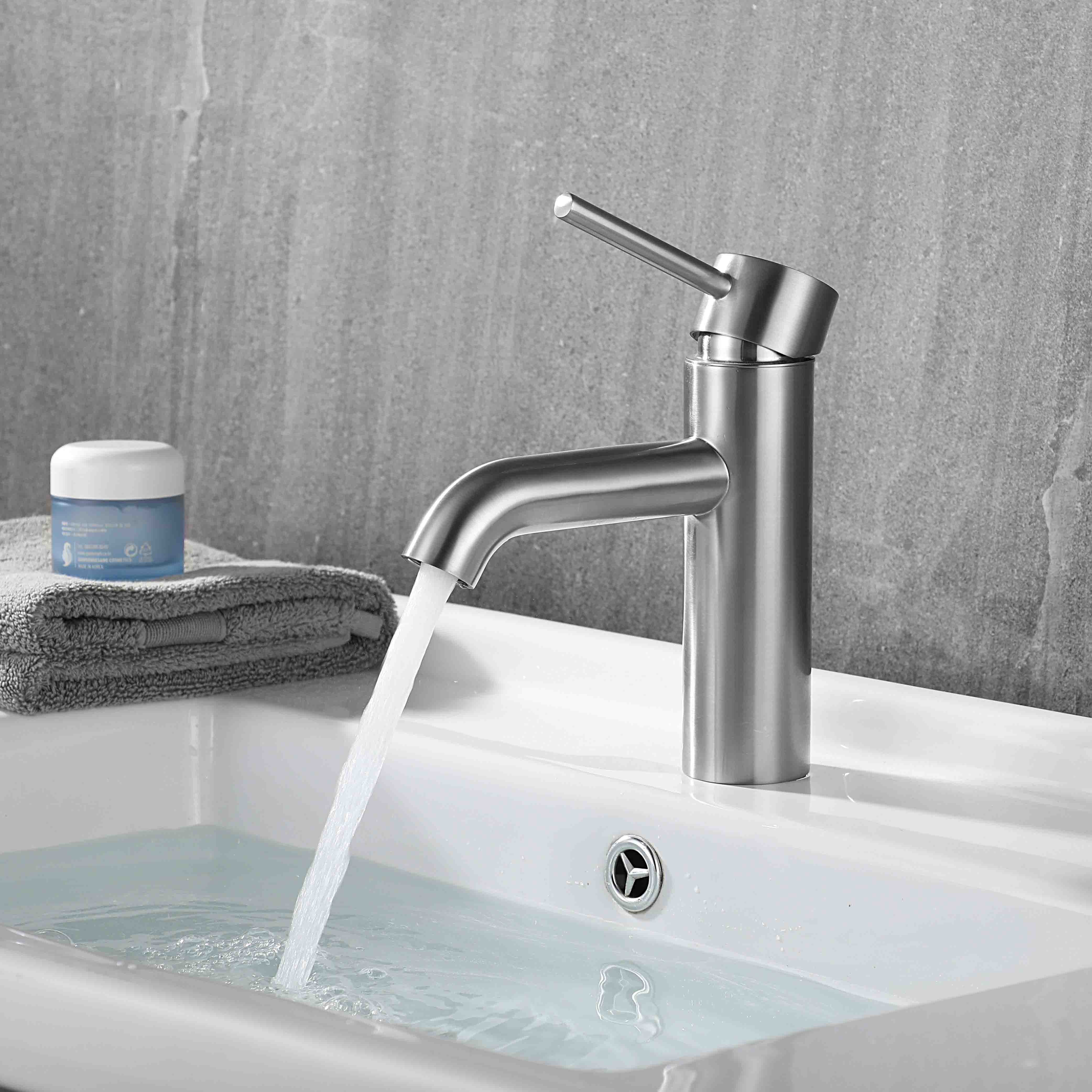 Basin tap bathroom faucet China bracket basin brass faucet