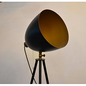 Wholesale 2022 Floor Standing Searchlight with Tripod Stand Floor Lamp Spotlight