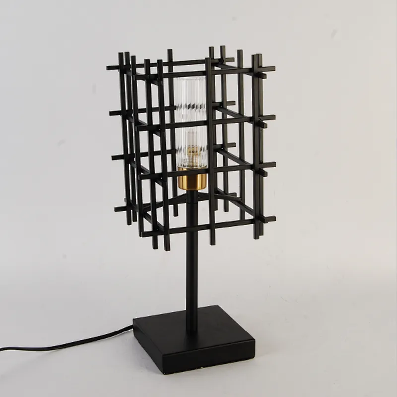 Northern Europe modern iron art black table lamp