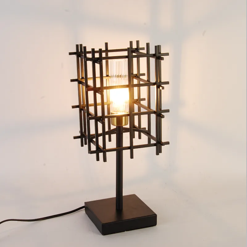 Northern Europe modern iron art black table lamp