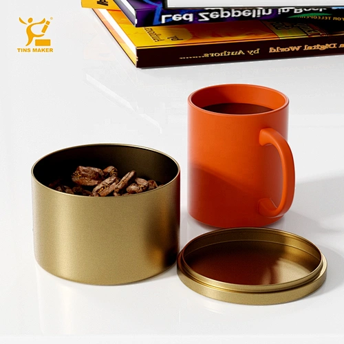 Round candle tin with aromatic candle