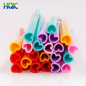 Tube en silicone transparent de haute qualité en forme de coeur tube en silicone de qualité alimentaire résistant à la chaleur et à haute température