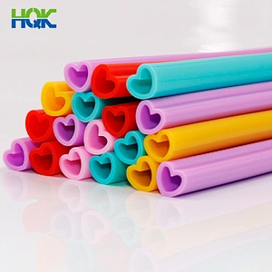 Tube en silicone transparent de haute qualité en forme de coeur tube en silicone de qualité alimentaire résistant à la chaleur et à haute température
