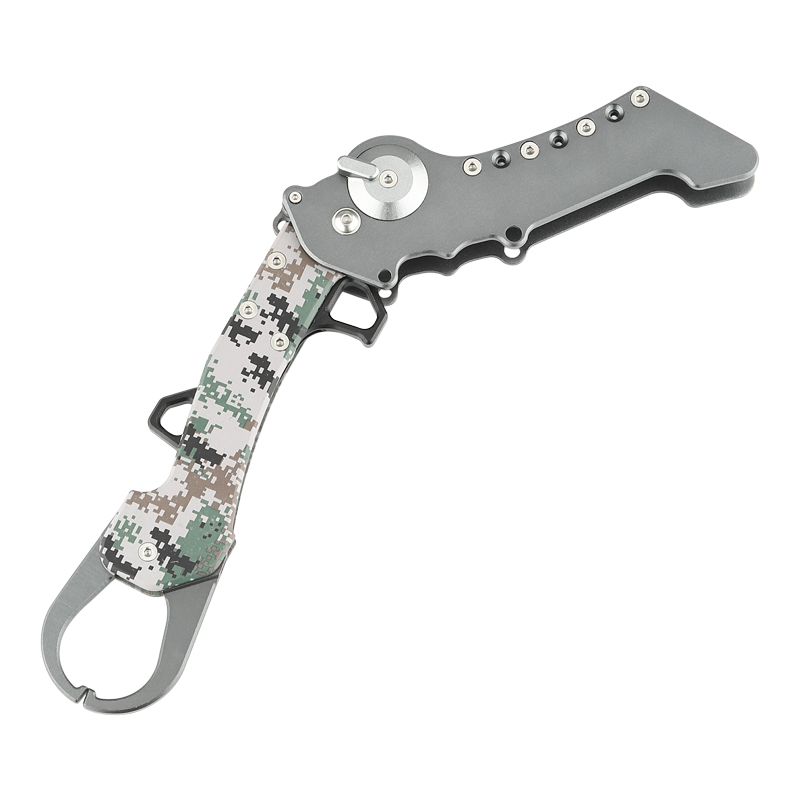 Multifunctional collaspsible fishing lip grip