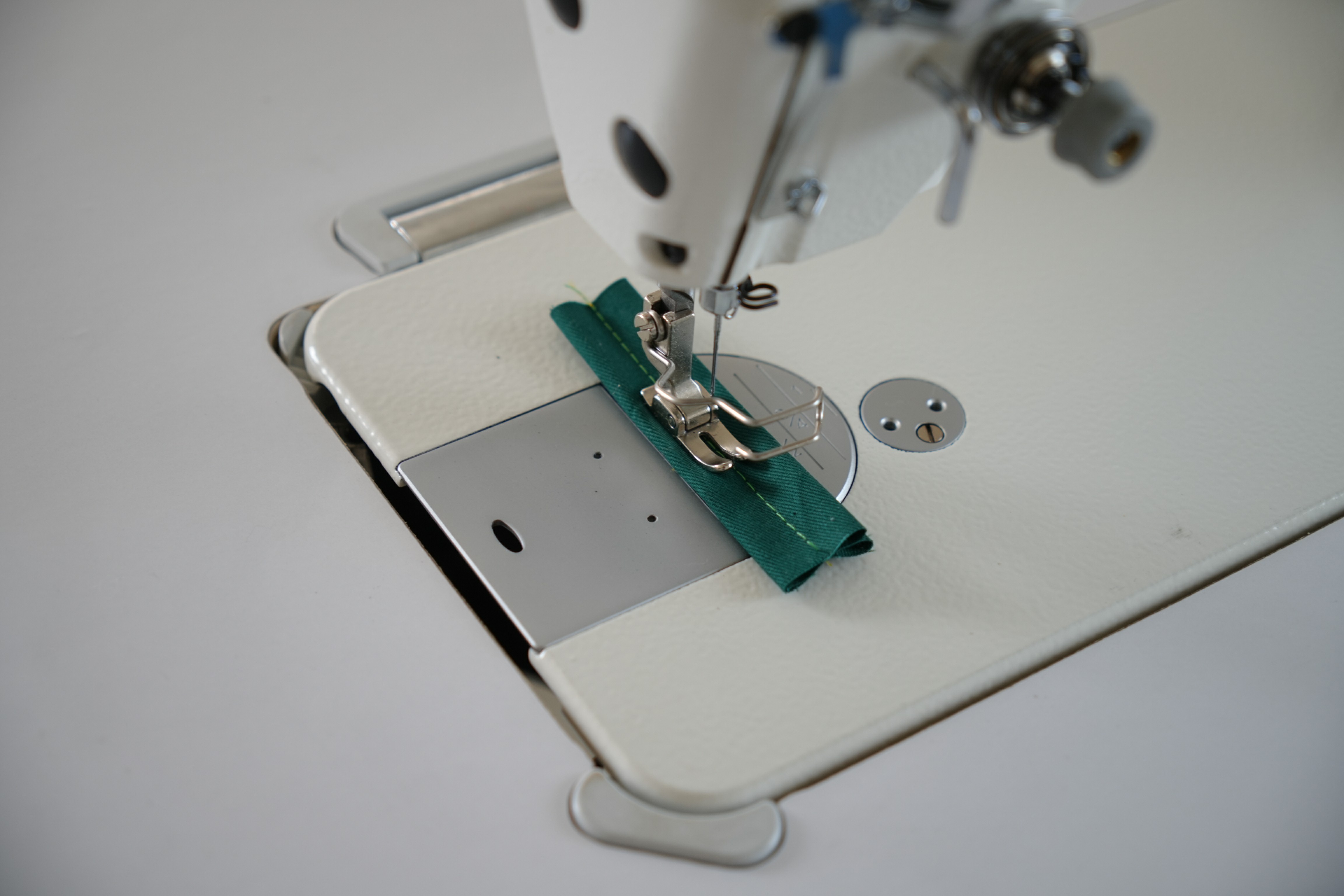 Direct drive lockstitch sewing machine