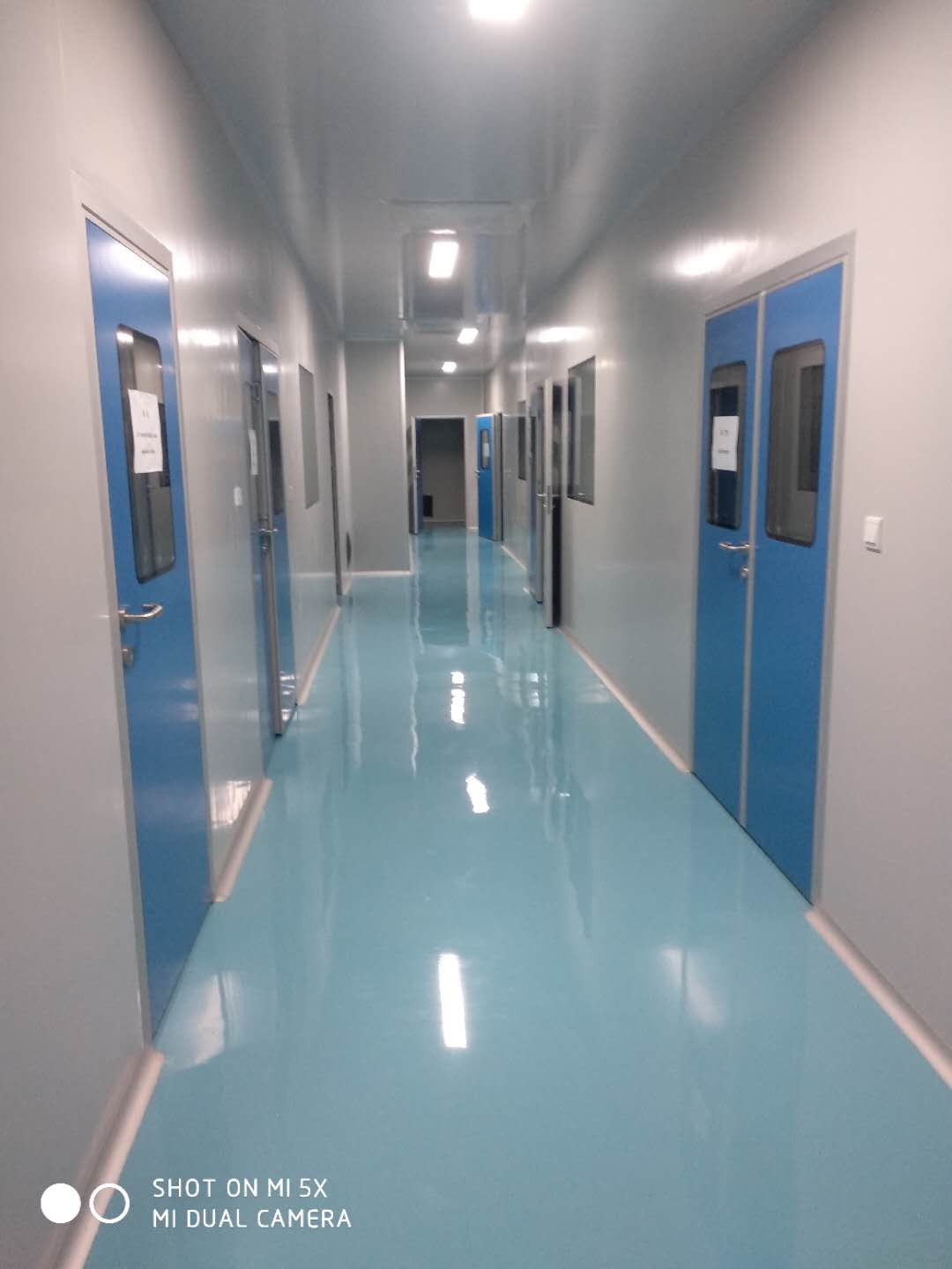 IV solution clean room