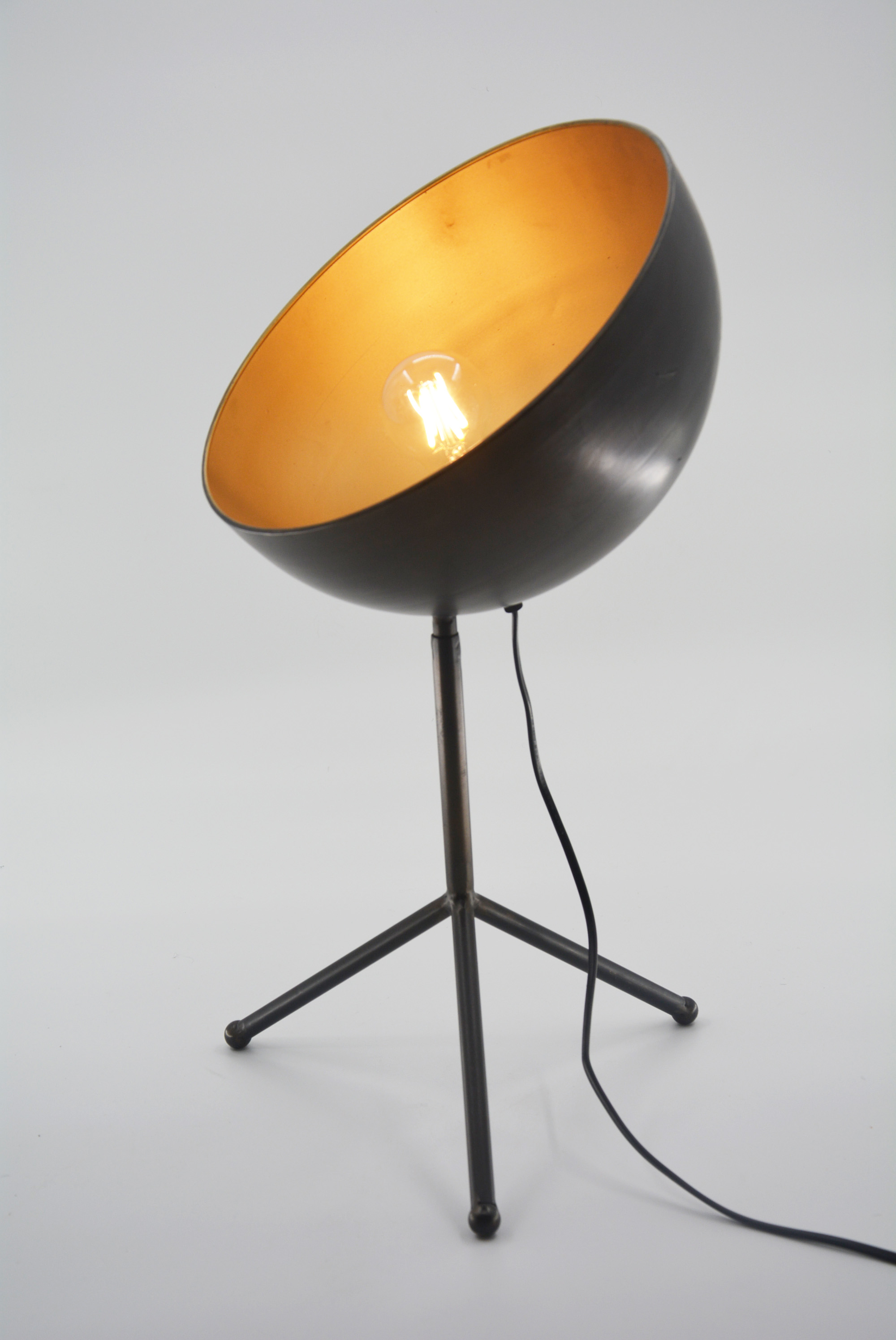 Industrial table lamp