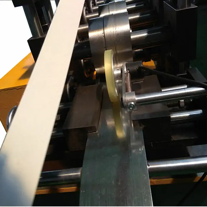 High speed high quality T grid forming machine