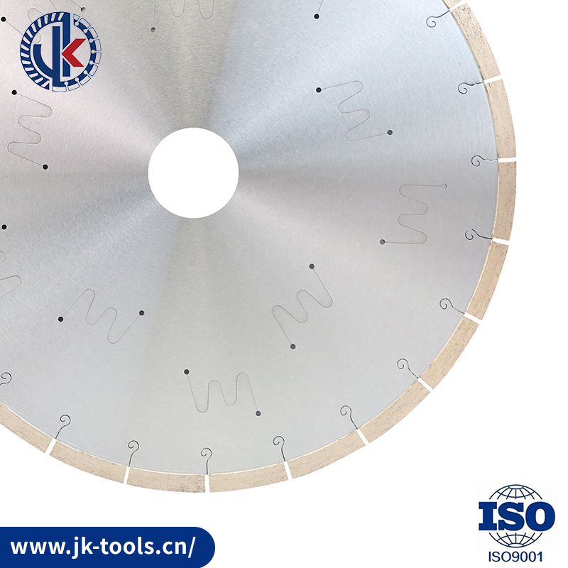 Cutting disc for nanoglass