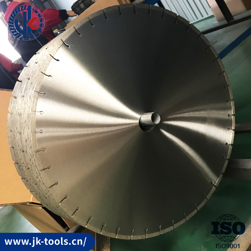 Cutting disc for nanoglass