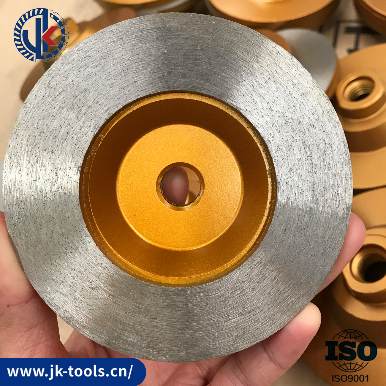 Continuous cup wheel