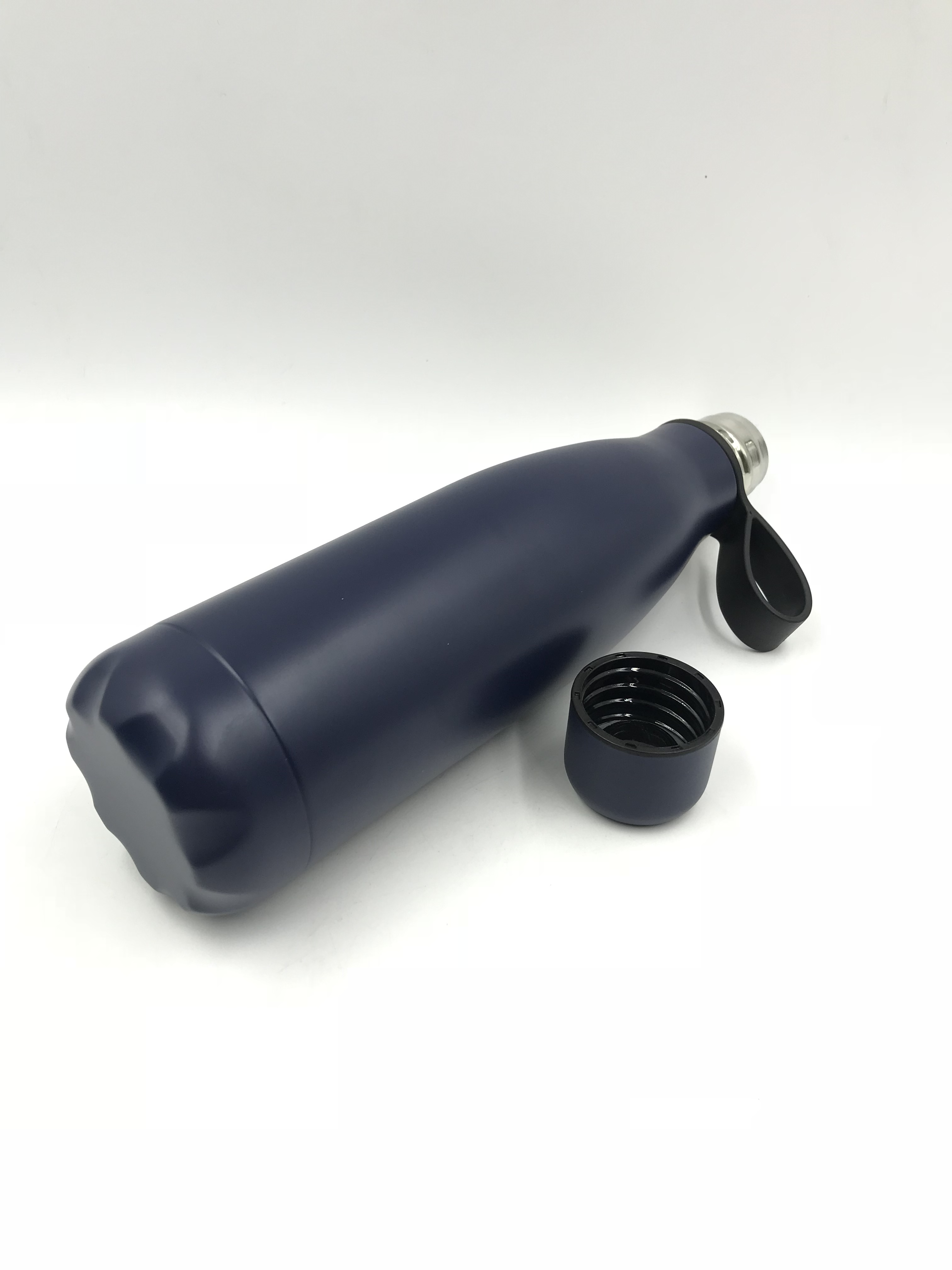 26 Portable double wall vacuum  water bottle,17oz