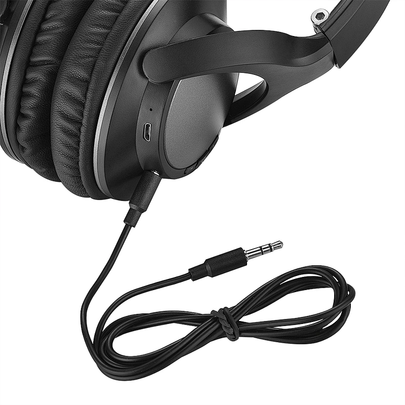 Foldable wireless headphone with SD card
