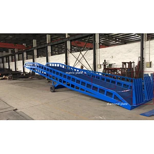 8000kg mobile  dock ramp