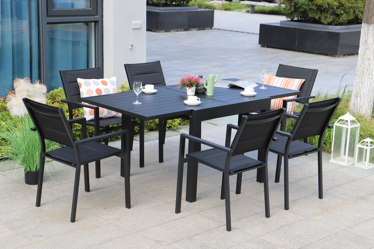 extended outdoor table