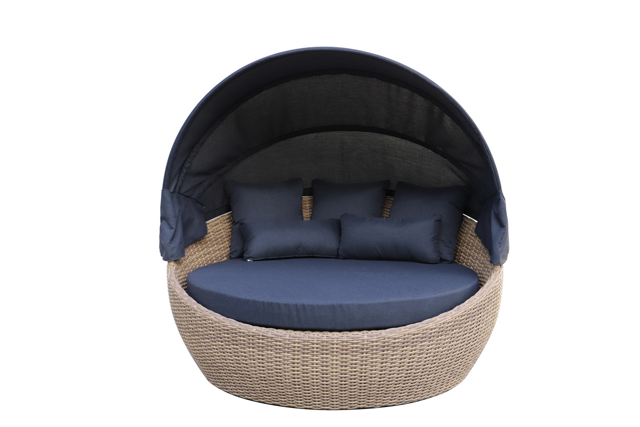 daybed with canopy