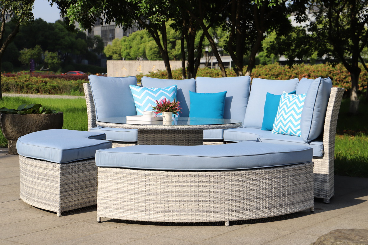outdoor daybed