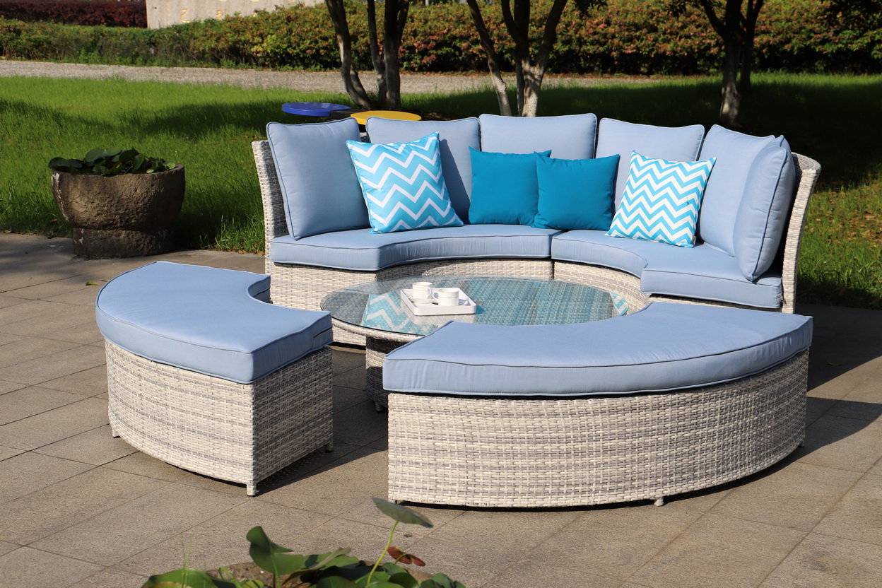 outdoor daybed