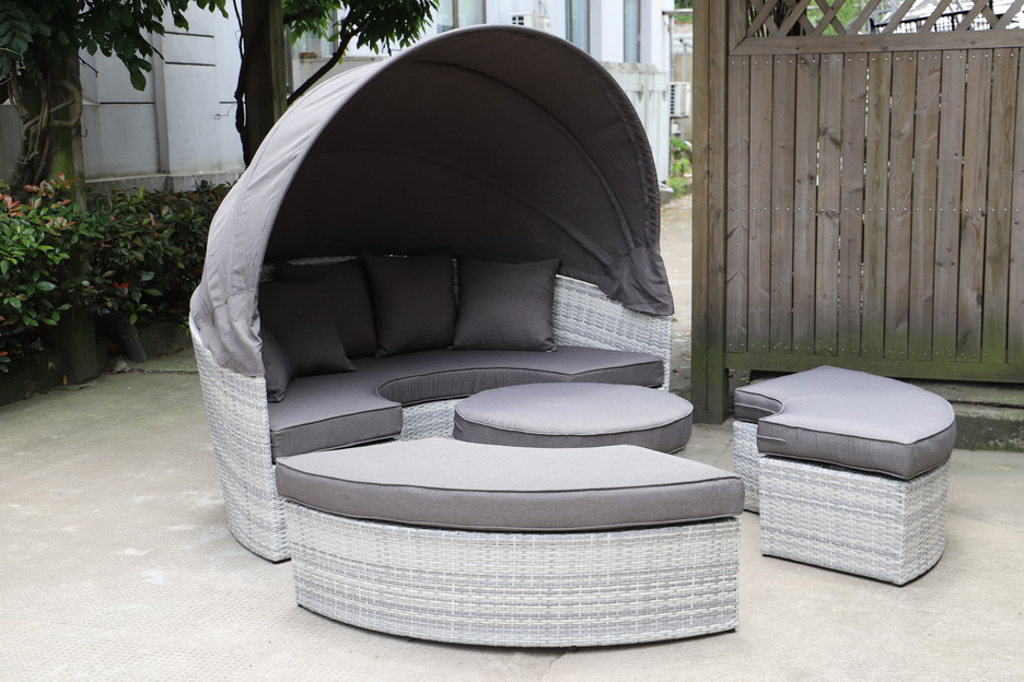 rattan sunbed