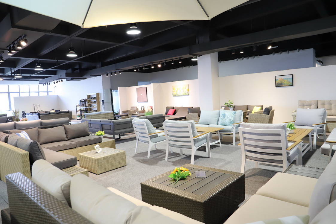 showroom outdoor furniture