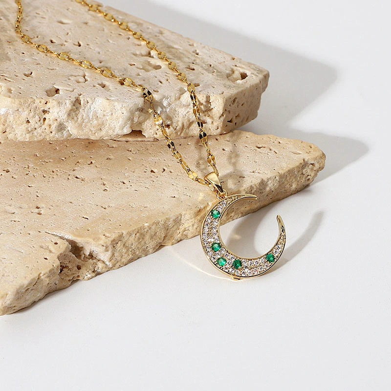 18K Gold Cubic Zirconia Moon Pendant Necklace Factory