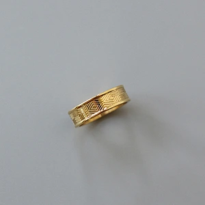 Engrave Geometric Pattern Ring Set Manufacturer