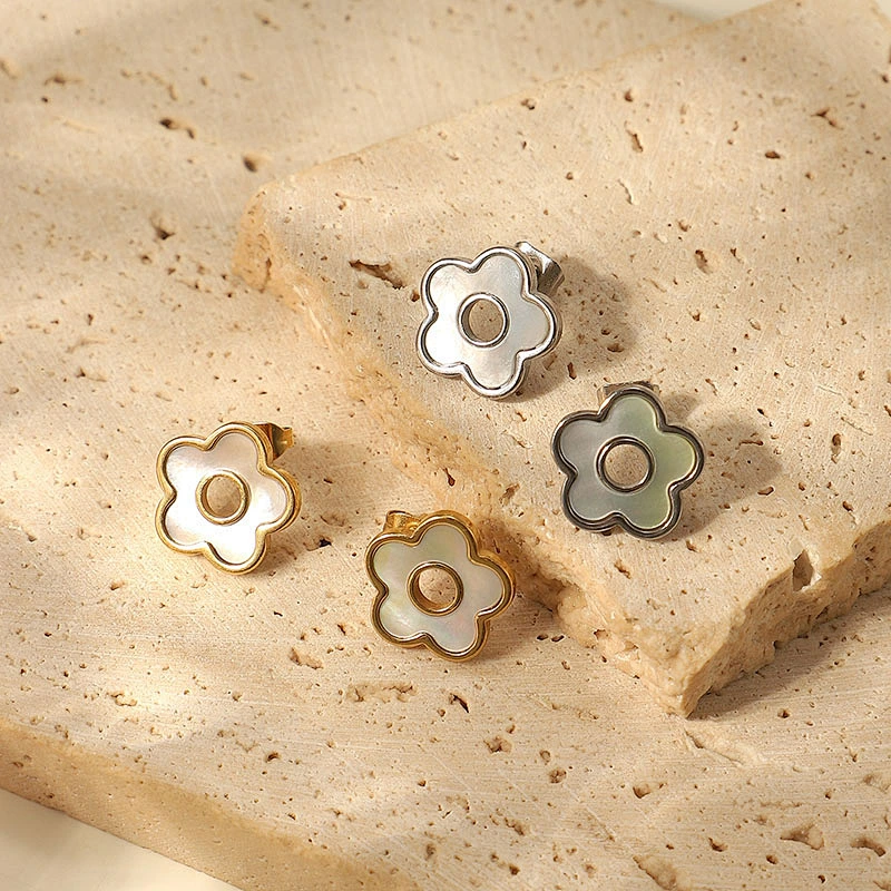 Women's Retro Natural Shell Stereo Flower Stud Earrings