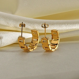 Fashion Hollow Stainless Steel Stud Earrings Curved Earrings